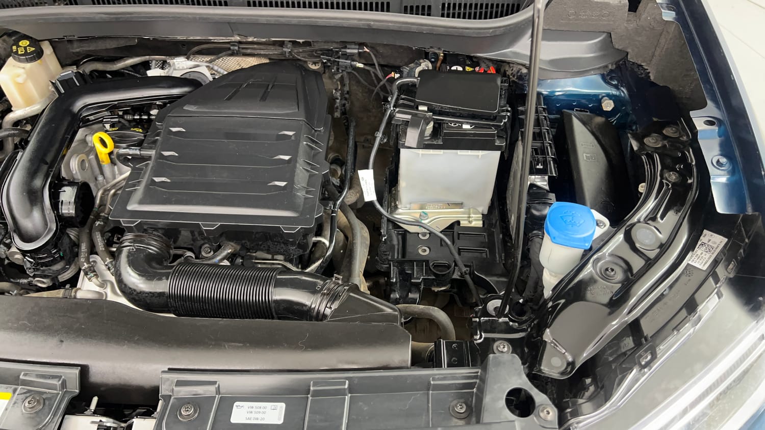 Used 2025 Volkswagen Taigun Highline 1.0 TSI MT Petrol Manual engine ENGINE LEFT SIDE VIEW