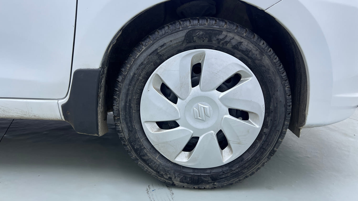 Used 2014 Maruti Suzuki Celerio VXi Petrol Manual tyres RIGHT FRONT TYRE RIM VIEW