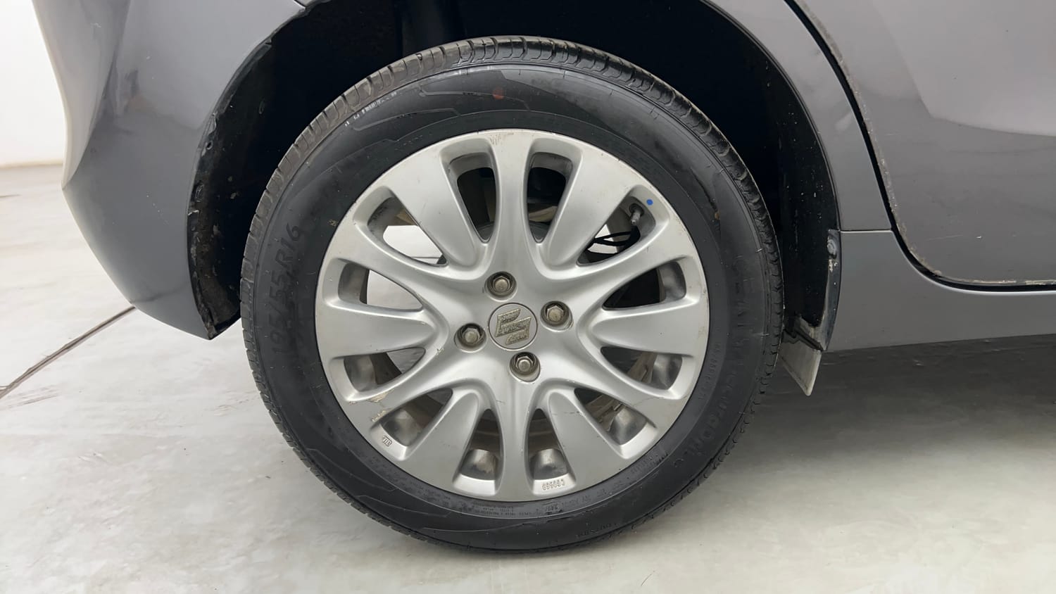 Used 2016 Maruti Suzuki Baleno Zeta 1.2 Petrol Manual tyres RIGHT REAR TYRE RIM VIEW