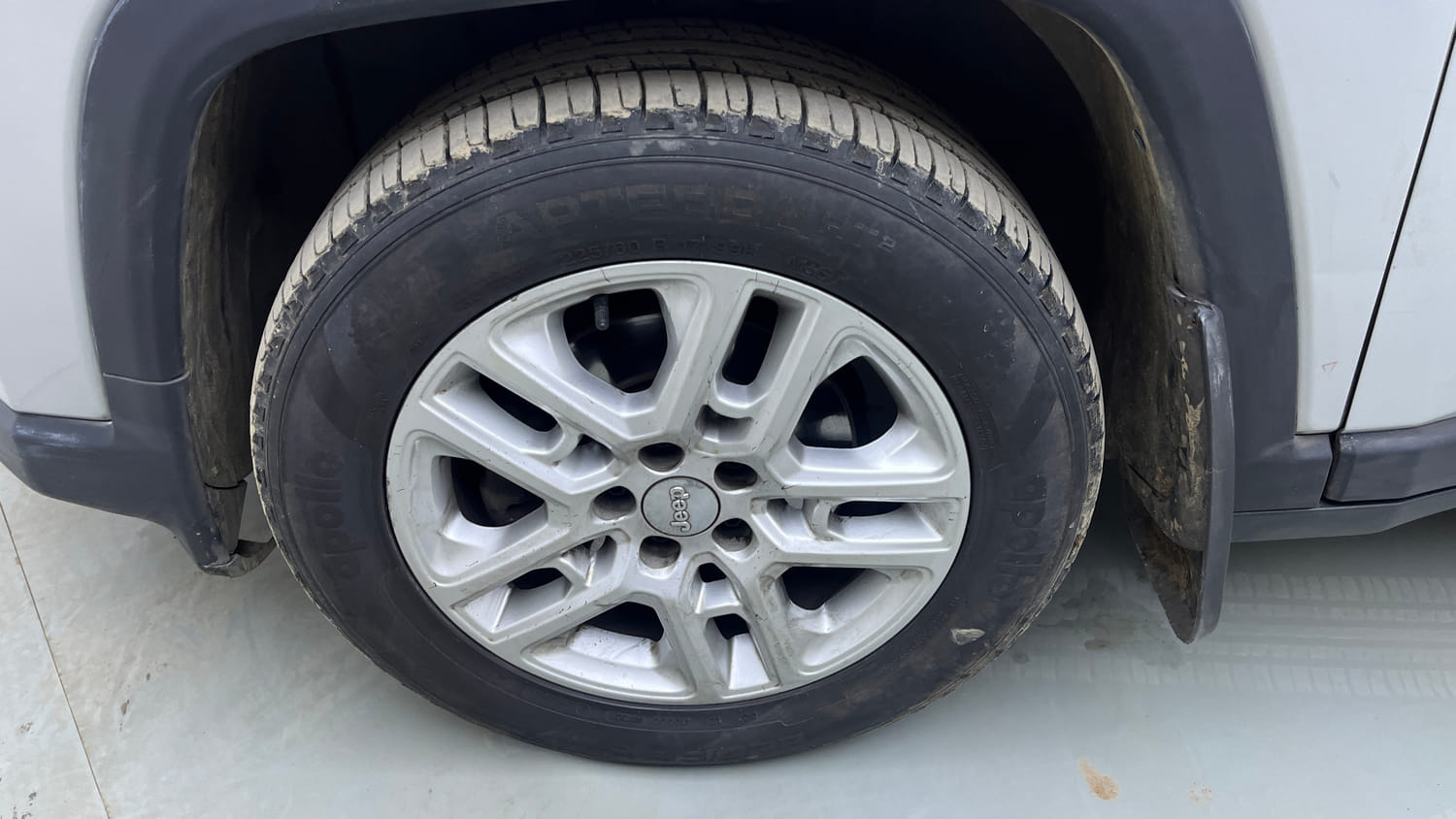 Used 2018 Jeep Compass Limited (O) 2.0 Diesel Diesel Manual tyres LEFT FRONT TYRE RIM VIEW