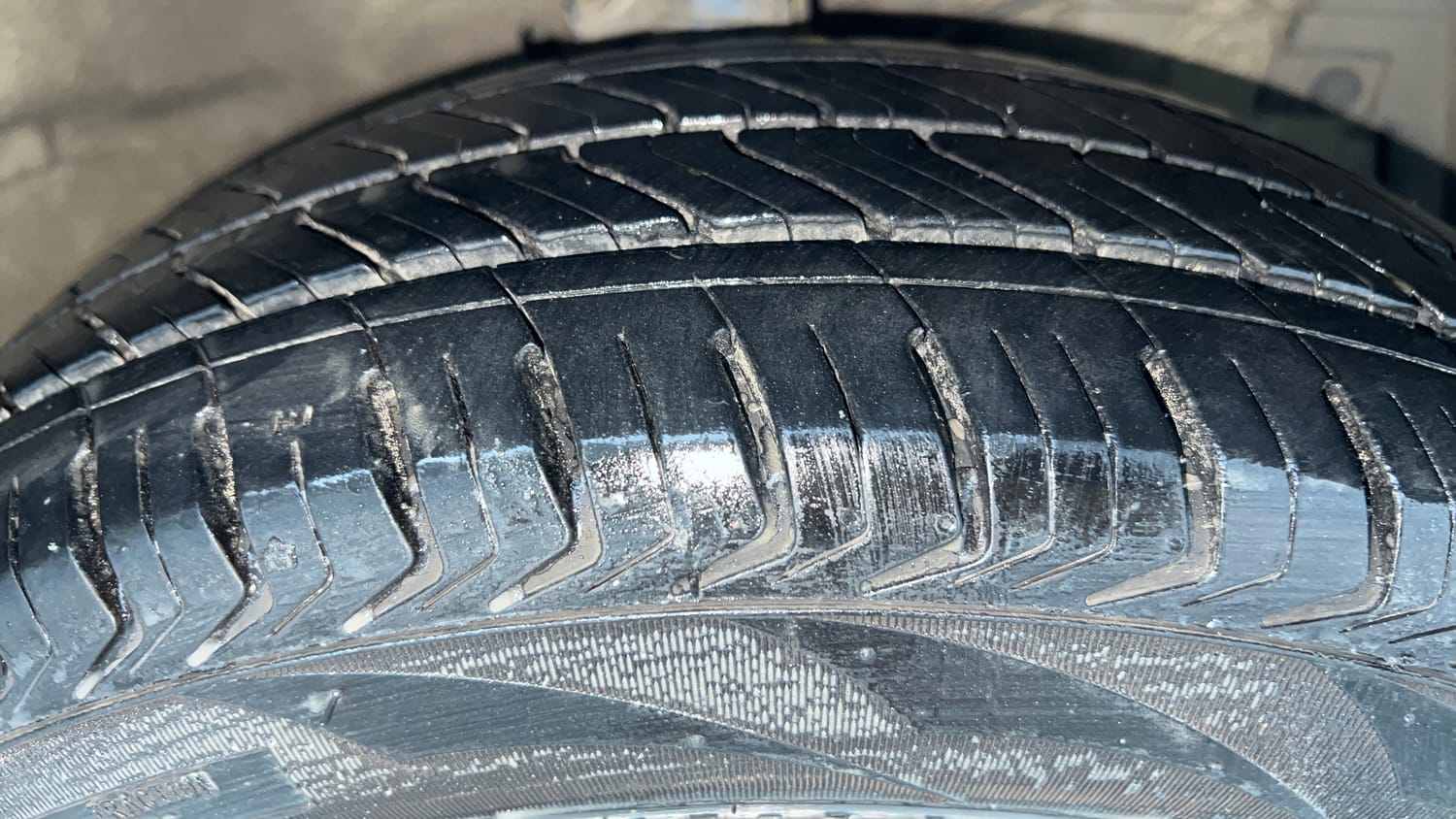 Used 2018 Maruti Suzuki Ertiga ZXI+ Petrol Manual tyres RIGHT FRONT TYRE TREAD VIEW