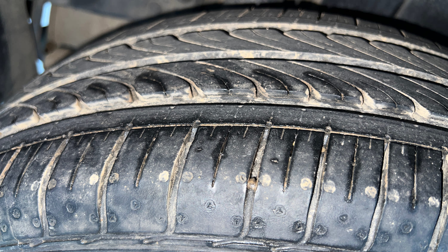 Used 2012 Maruti Suzuki Swift ZDi Diesel Manual tyres RIGHT REAR TYRE TREAD VIEW