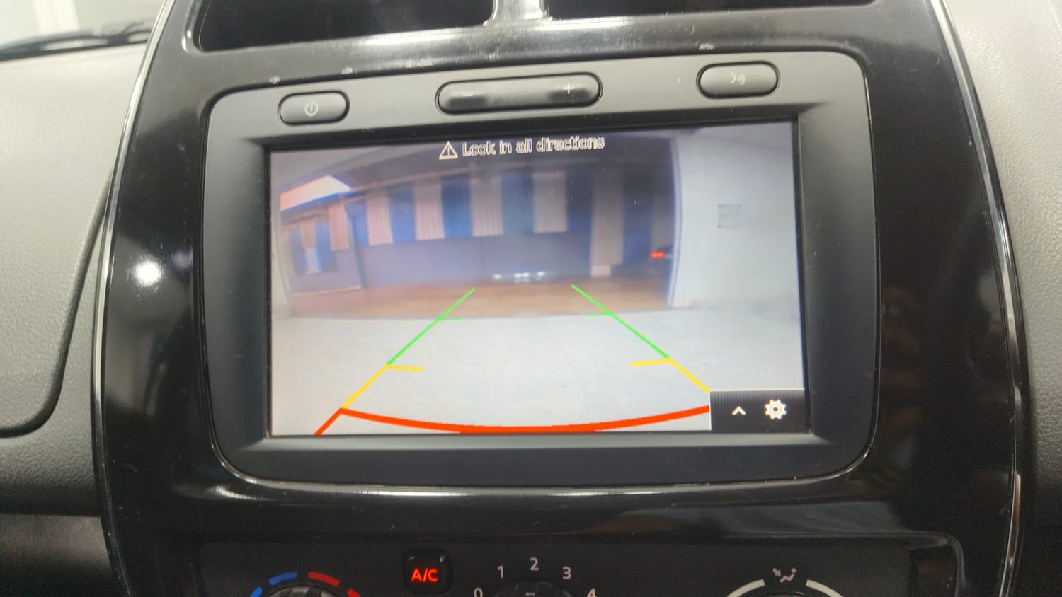 Used 2020 Renault Kwid RXT Opt Petrol Manual top_features Rear camera