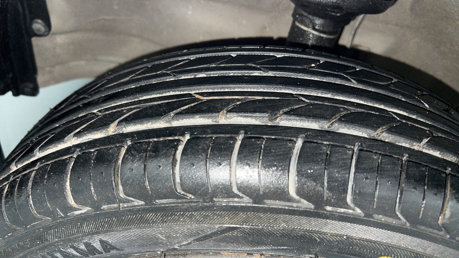 Used 2018 Maruti Suzuki Wagon R 1.0 VXI AMT Petrol Automatic tyres LEFT FRONT TYRE TREAD VIEW