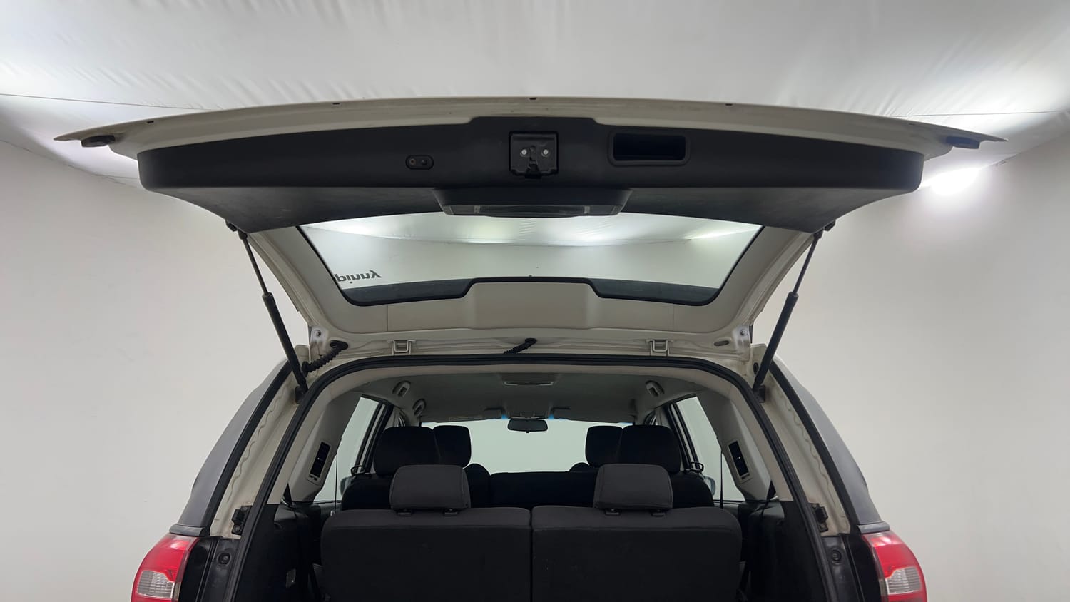 Used 2018 Tata Hexa XE 4x2 7 STR Diesel Manual interior DICKY DOOR OPEN VIEW