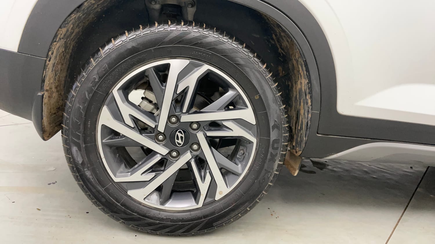 Used 2025 Hyundai Creta 1.5 MPi Petrol MT SX(O) Petrol Manual tyres RIGHT REAR TYRE RIM VIEW