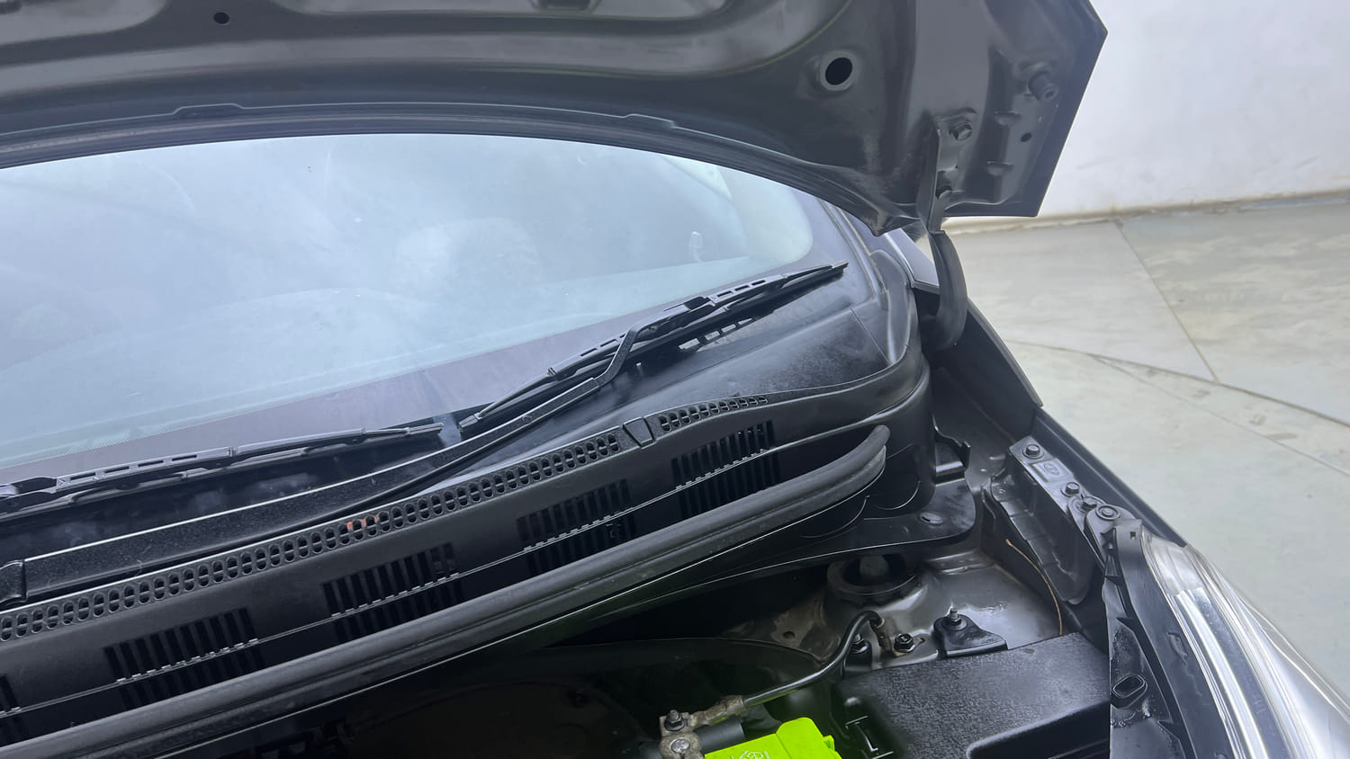Used 2015 Hyundai Grand i10 Sportz 1.2 Kappa VTVT Petrol Manual engine ENGINE LEFT SIDE HINGE & APRON VIEW