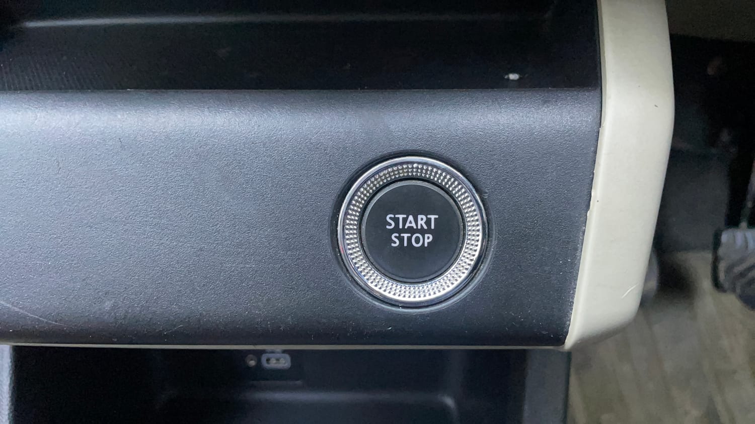 Used 2020 Renault Triber RXZ Petrol Manual top_features Keyless start