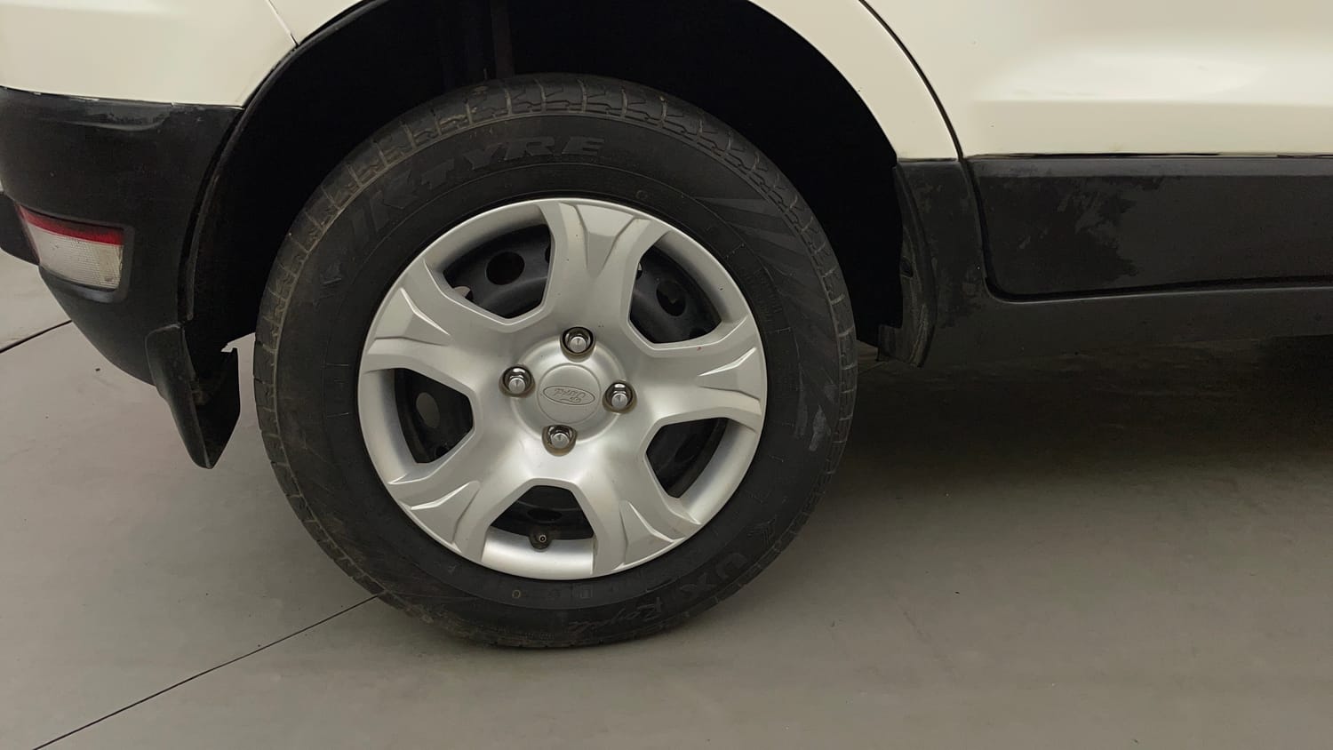 Used 2016 Ford EcoSport Ambiente 1.5L TDCi Diesel Manual tyres RIGHT REAR TYRE RIM VIEW