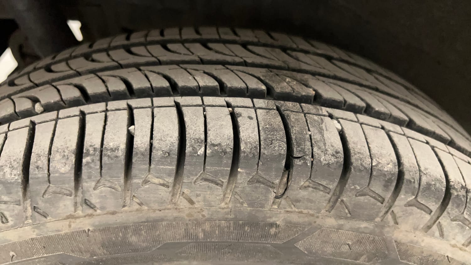 Used 2016 Maruti Suzuki Wagon R 1.0 VXI AMT Petrol Automatic tyres RIGHT REAR TYRE TREAD VIEW