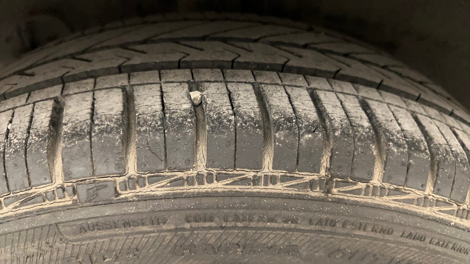 Used 2016 Hyundai Grand i10 Magna AT 1.2 Kappa VTVT Petrol Automatic tyres RIGHT REAR TYRE TREAD VIEW