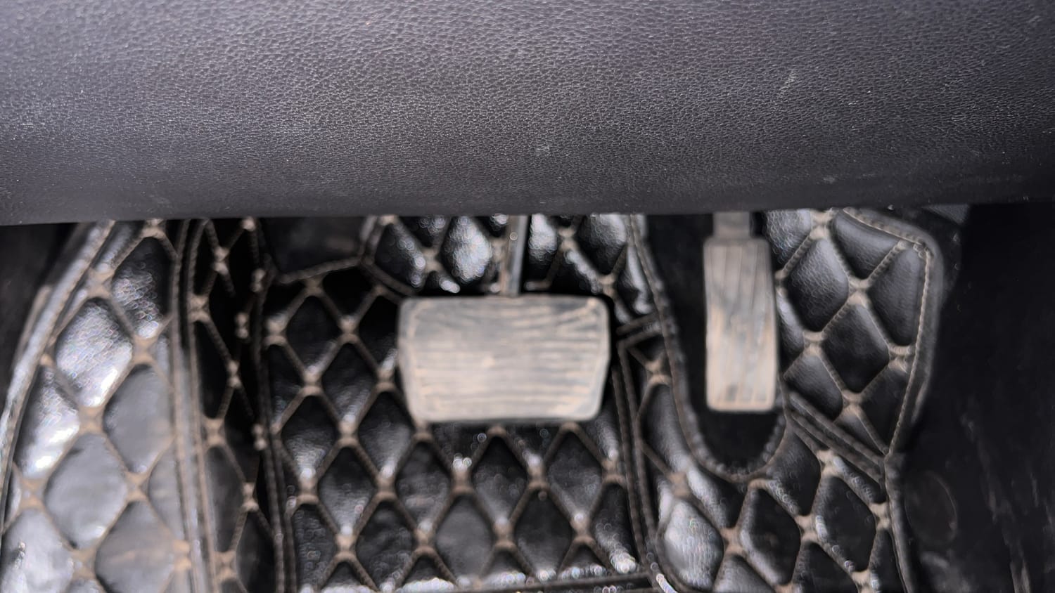 Used 2024 Mahindra XUV700 AX 5 Petrol AT 5 STR Petrol Automatic interior PEDALS VIEW
