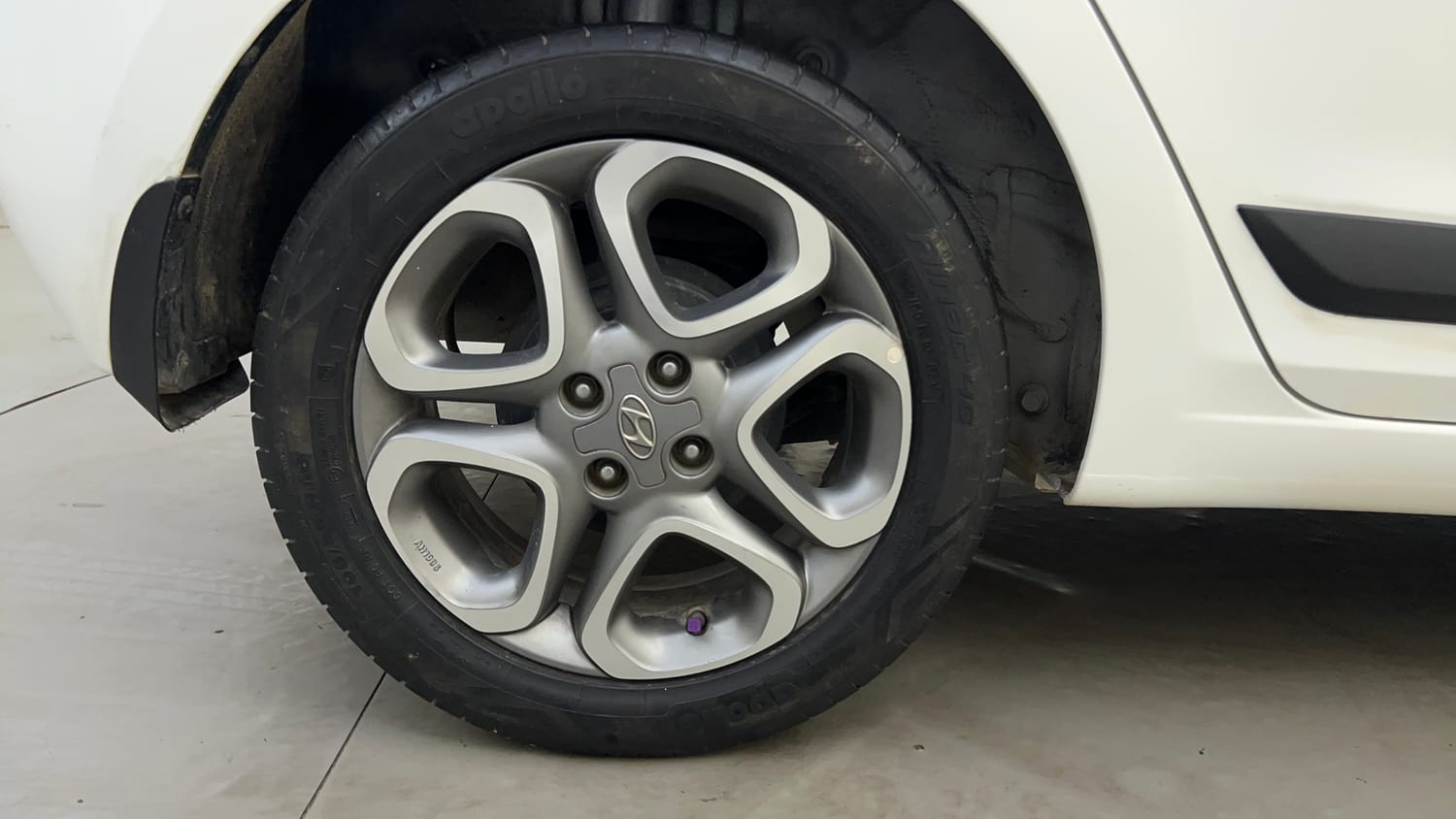 Used 2019 Hyundai Elite i20 Asta 1.2 (O) Petrol Manual tyres RIGHT REAR TYRE RIM VIEW
