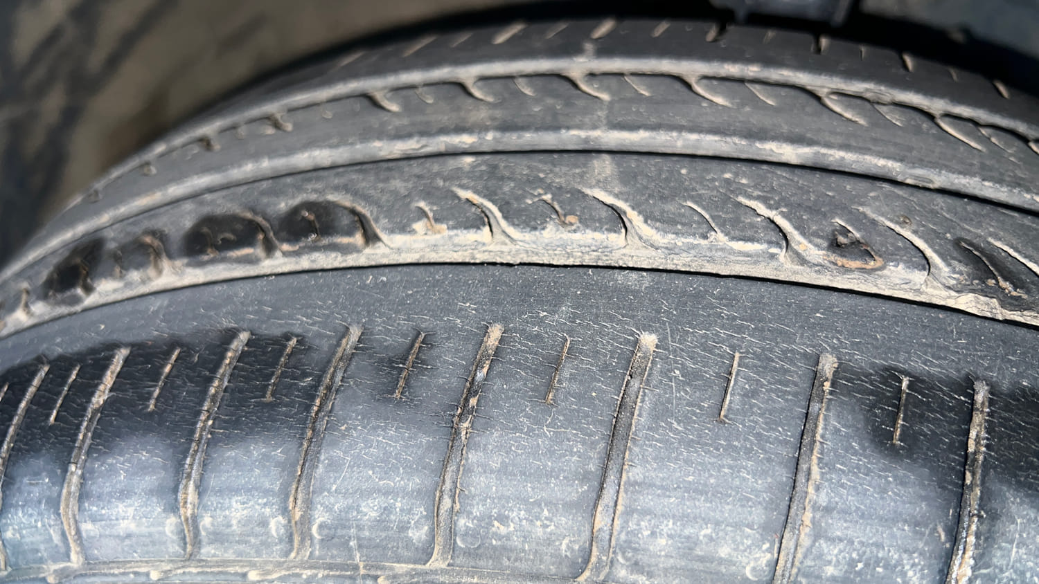Used 2012 Maruti Suzuki Swift ZDi Diesel Manual tyres RIGHT FRONT TYRE TREAD VIEW