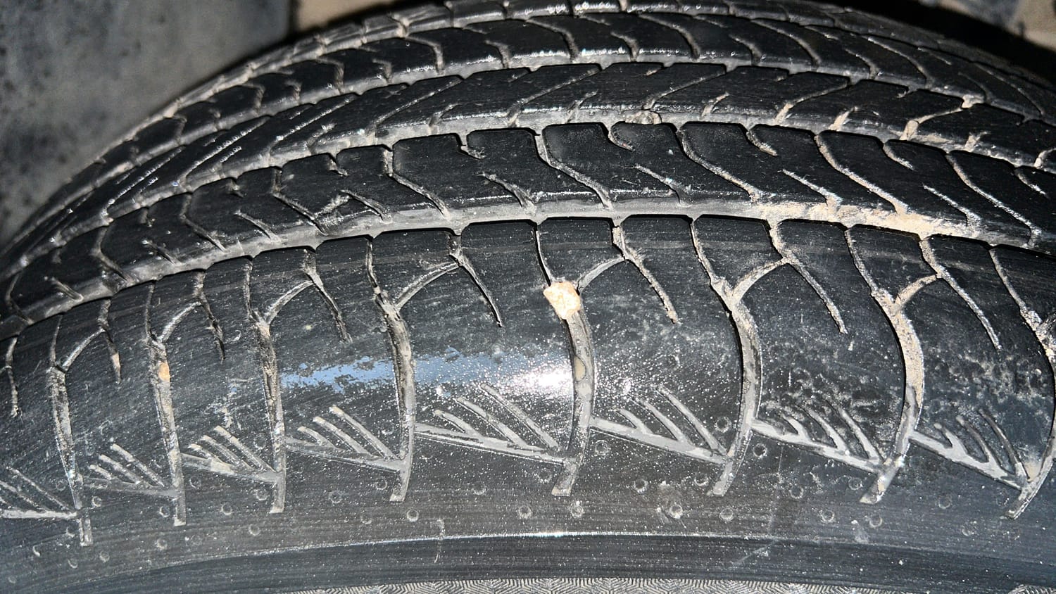 Used 2023 Maruti Suzuki Grand Vitara Zeta Smart Hybrid Petrol Manual tyres RIGHT FRONT TYRE TREAD VIEW
