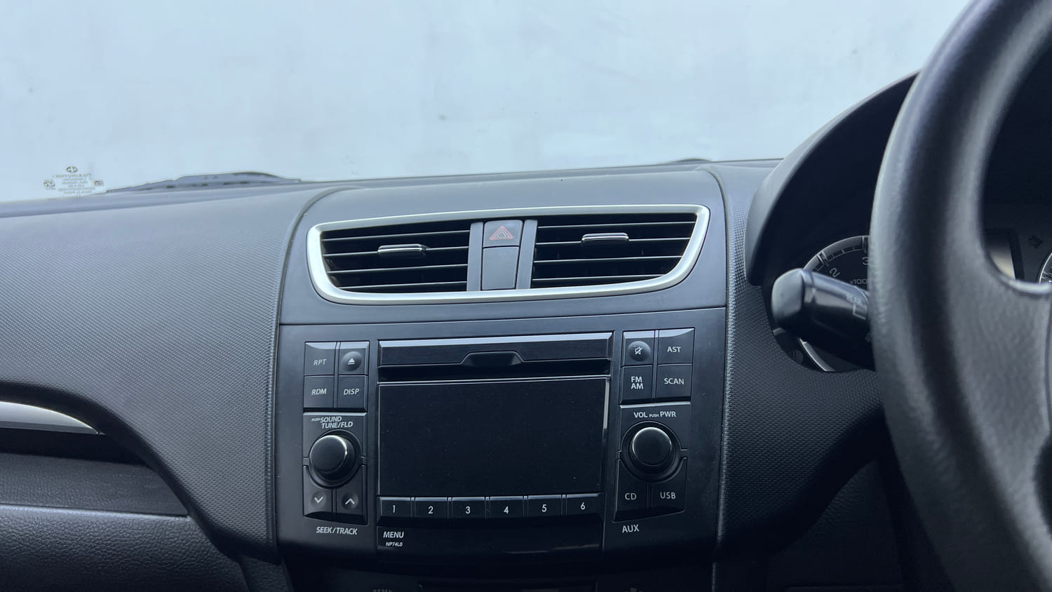 Used 2012 Maruti Suzuki Swift ZDi Diesel Manual top_features Integrated (in-dash) music system