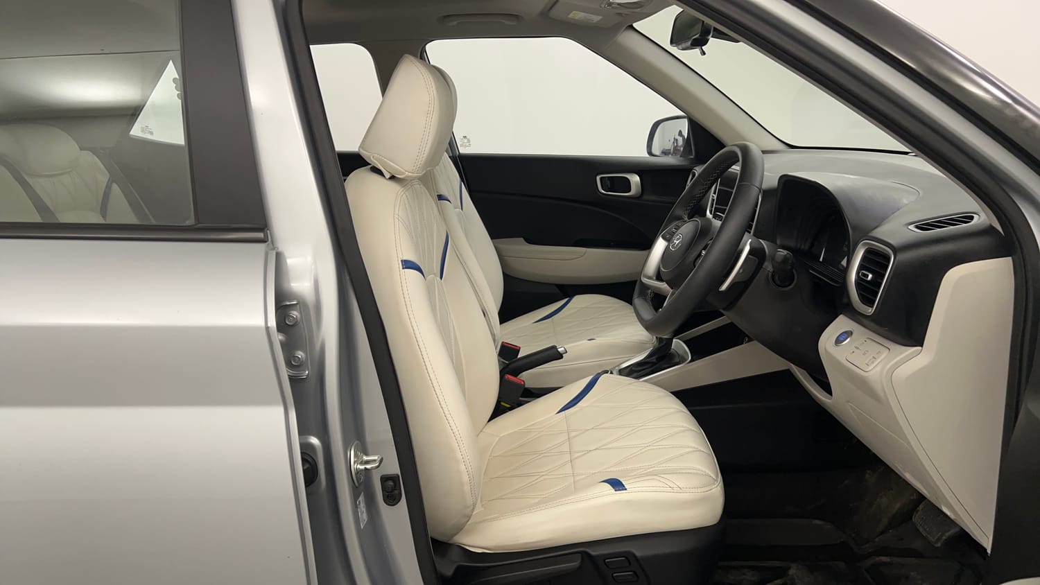 Used 2023 Hyundai Venue SX (O) 1.0 Turbo DCT Petrol Automatic interior RIGHT SIDE FRONT DOOR CABIN VIEW