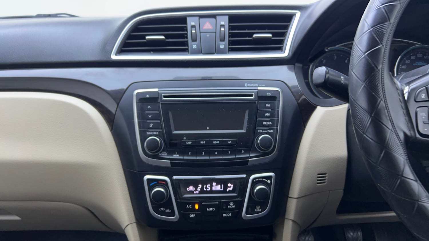 Used 2017 Maruti Suzuki Ciaz Zeta 1.3 Hybrid Diesel Manual interior MUSIC SYSTEM & AC CONTROL VIEW