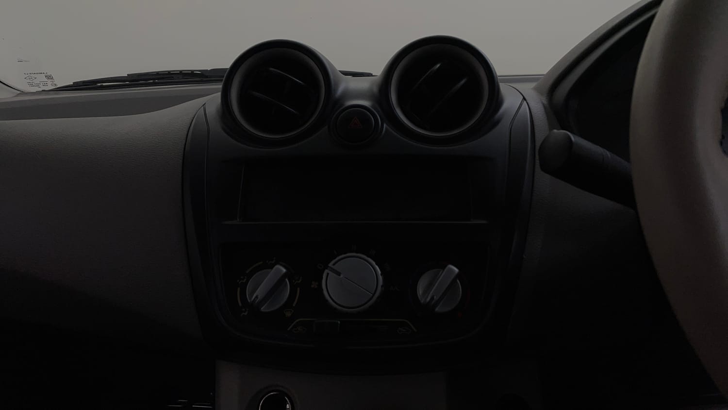 Used 2014 Datsun GO T Petrol Manual interior MUSIC SYSTEM & AC CONTROL VIEW