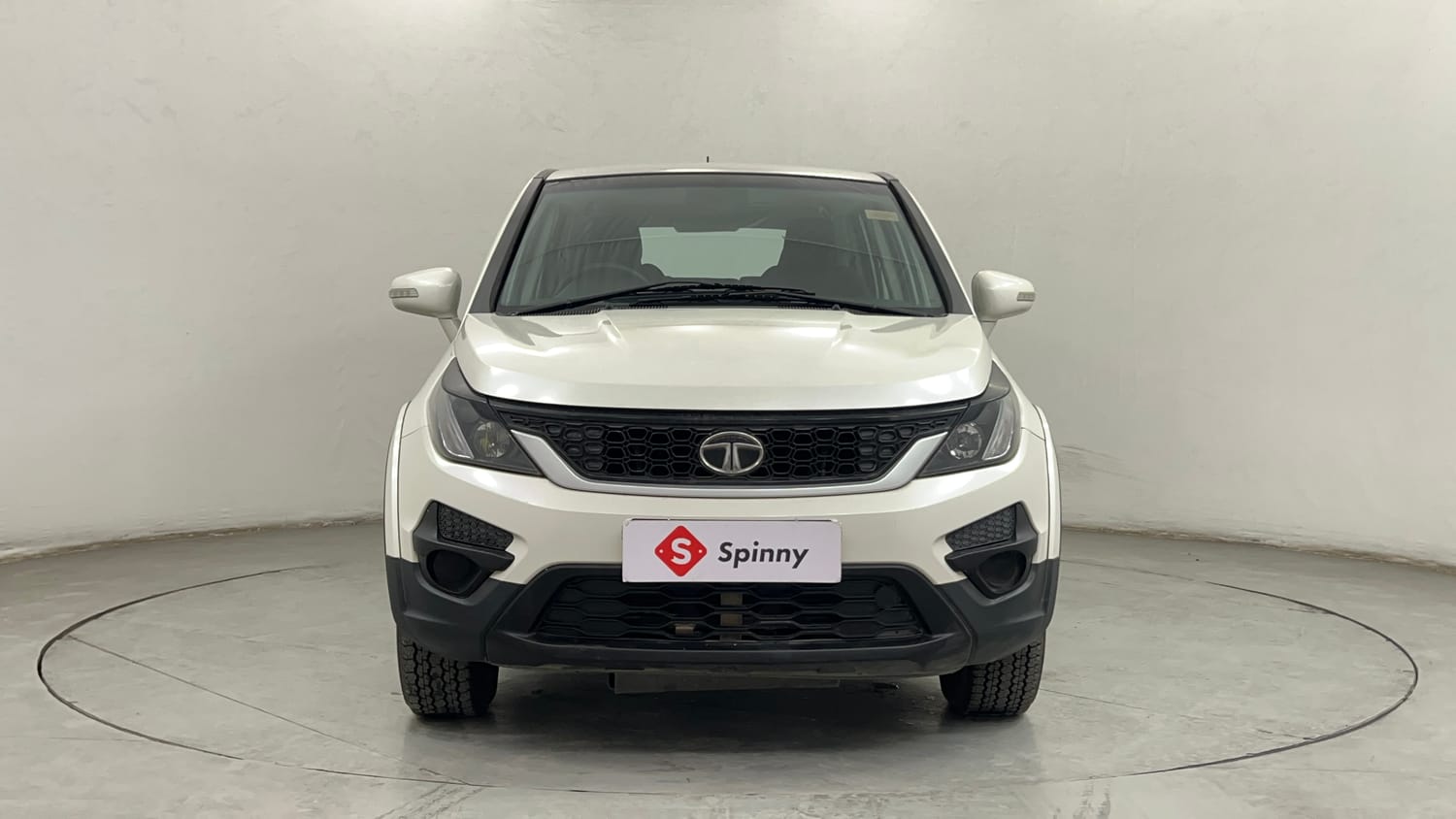 Used 2018 Tata Hexa XE 4x2 7 STR Diesel Manual exterior FRONT VIEW