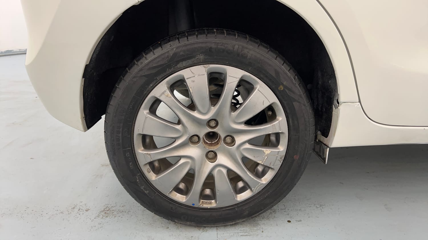 Used 2019 Maruti Suzuki Baleno Zeta 1.2 Petrol Manual tyres RIGHT REAR TYRE RIM VIEW