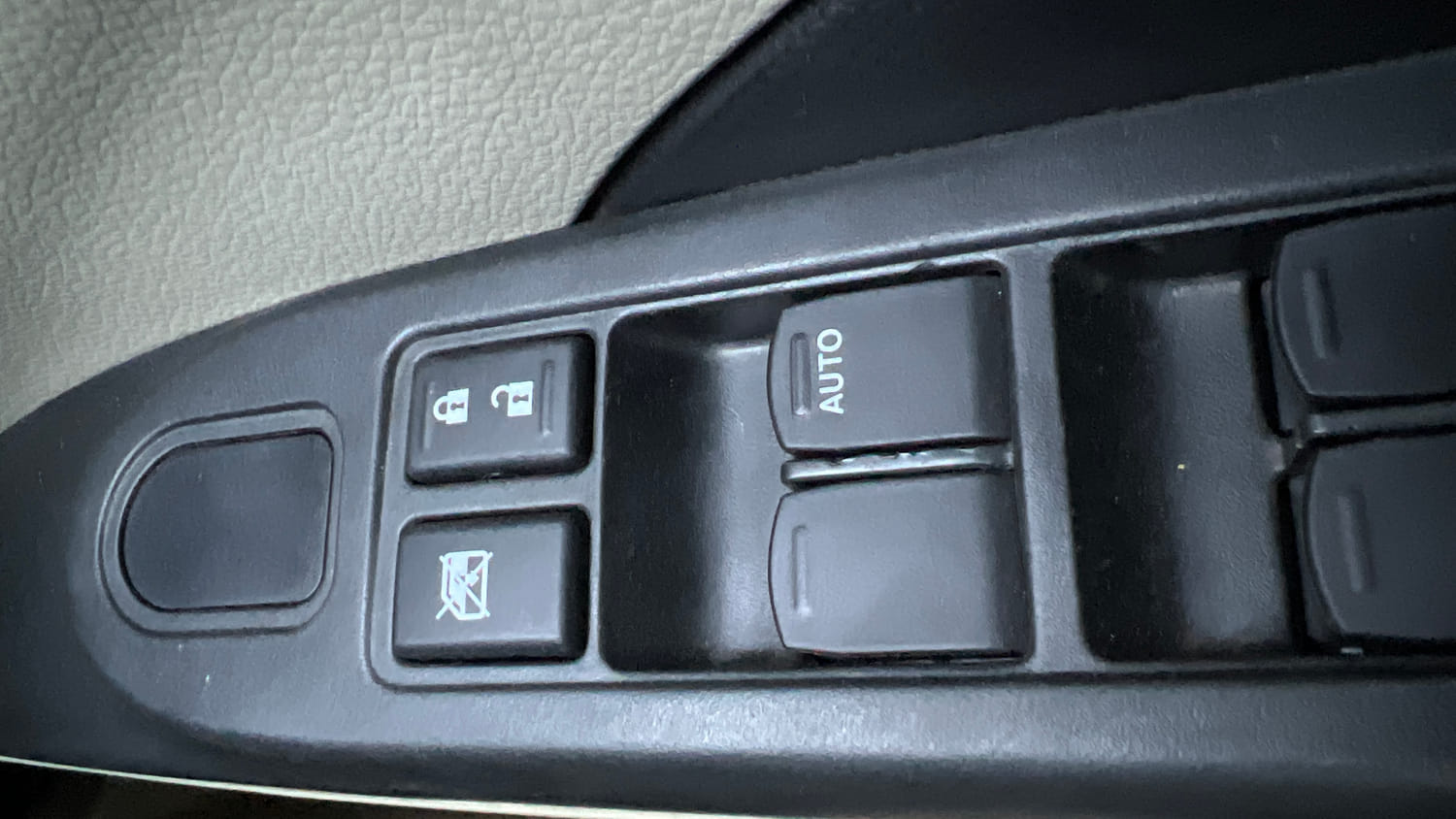 Used 2014 Maruti Suzuki Celerio VXi Petrol Manual top_features Central locking