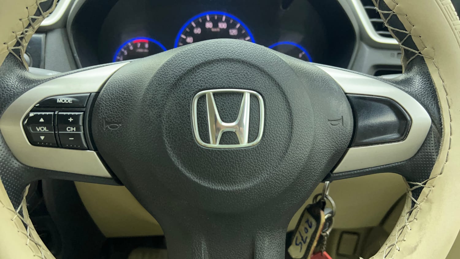 Used 2016 Honda Amaze 1.2 S i-VTEC Petrol Manual top_features Steering mounted controls