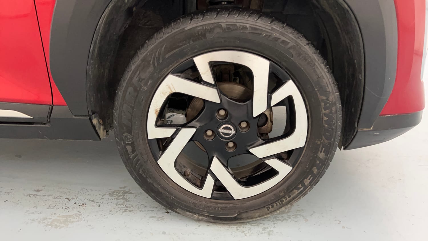 Used 2023 Nissan Magnite XV Executive Petrol Manual tyres RIGHT FRONT TYRE RIM VIEW