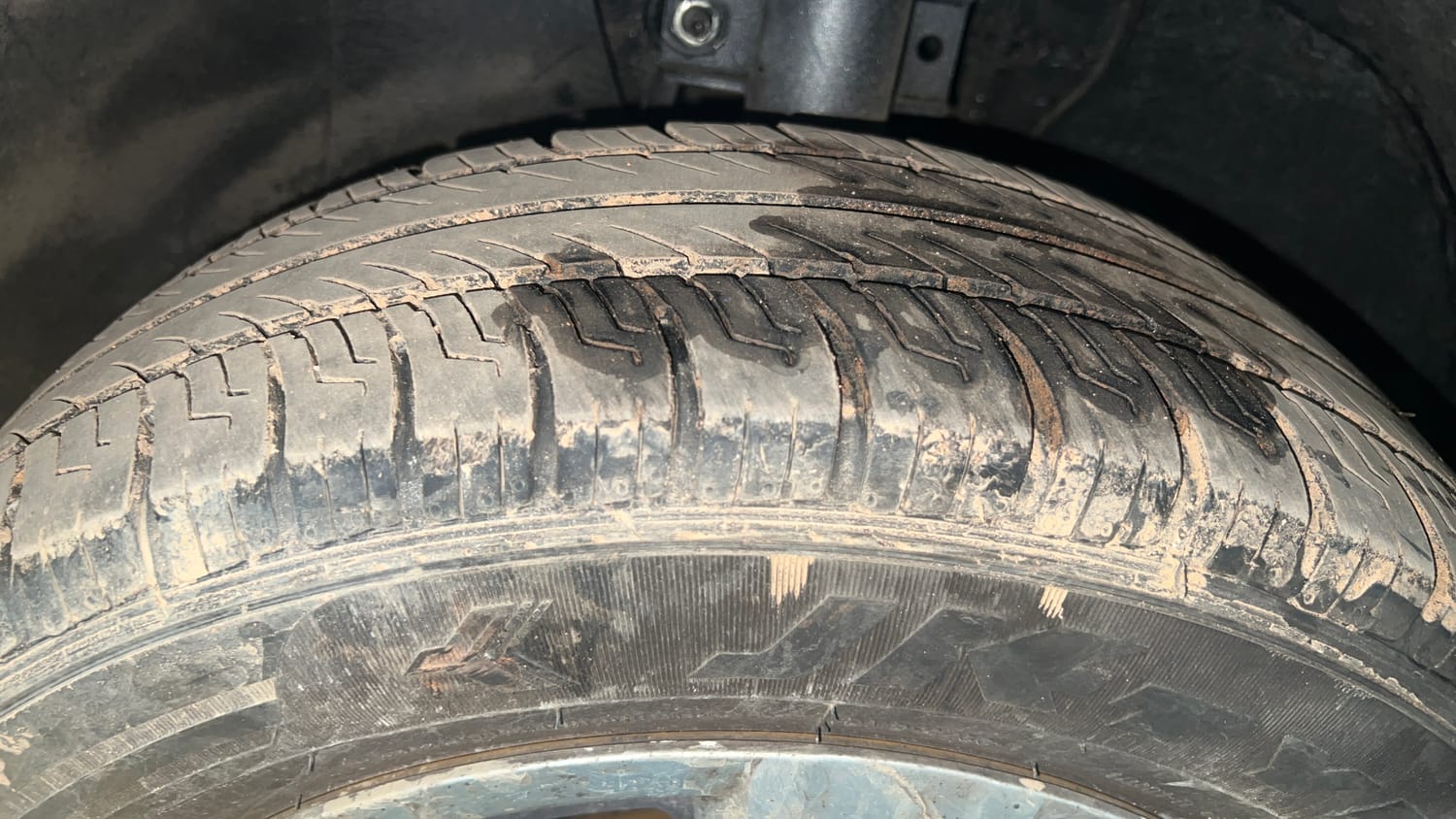 Used 2013 Volkswagen Polo Trendline 1.2L (P) Petrol Manual tyres LEFT FRONT TYRE TREAD VIEW