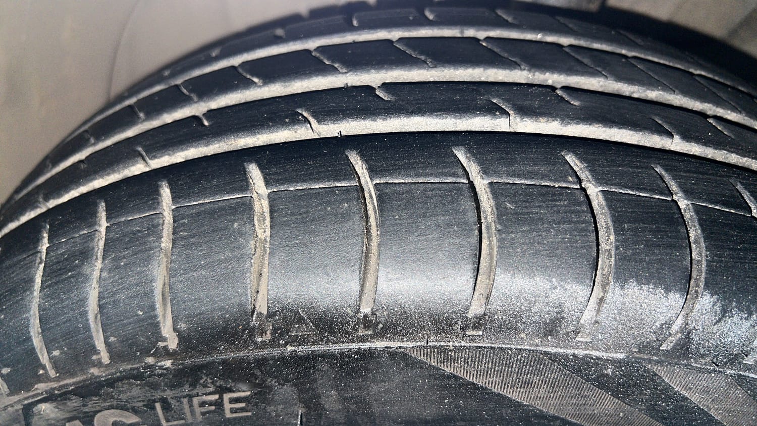 Used 2019 Tata Tiago Revotron XZ Petrol Manual tyres LEFT FRONT TYRE TREAD VIEW