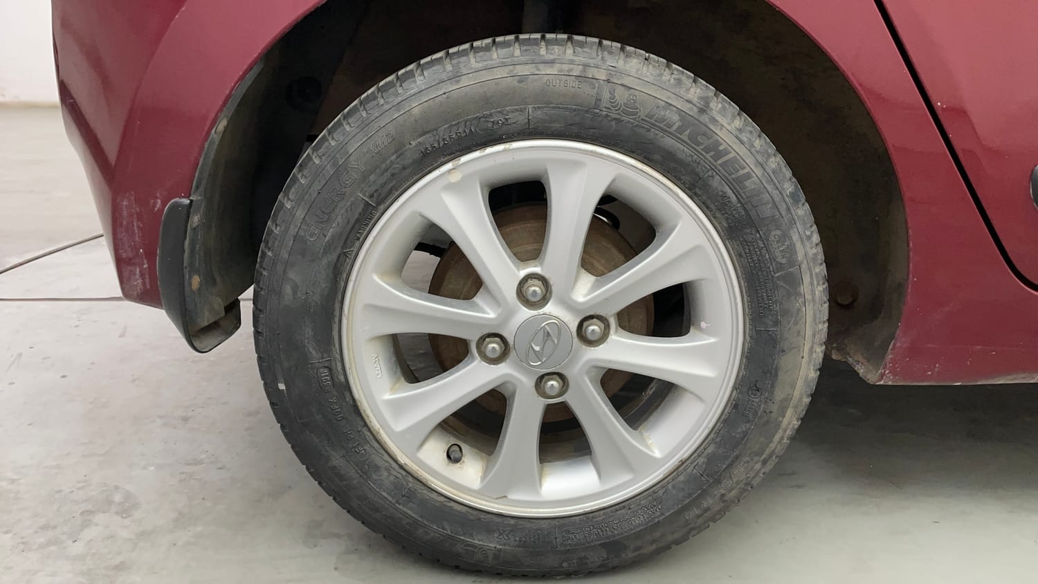 Used 2014 Hyundai Grand i10 Asta AT 1.2 Kappa VTVT Petrol Automatic tyres RIGHT REAR TYRE RIM VIEW