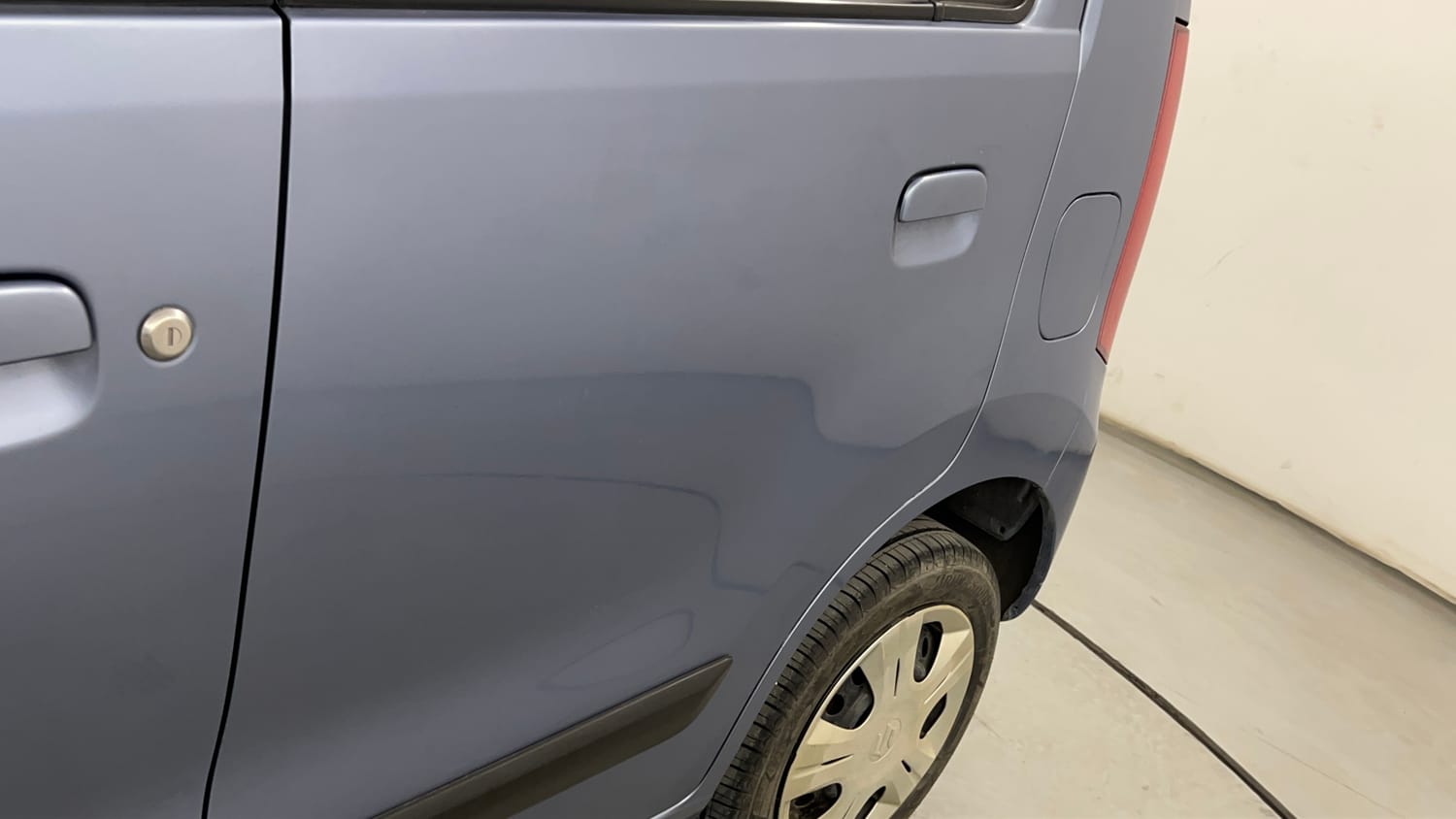 Used 2016 Maruti Suzuki Wagon R 1.0 VXI AMT Petrol Automatic dents MINOR SCRATCH