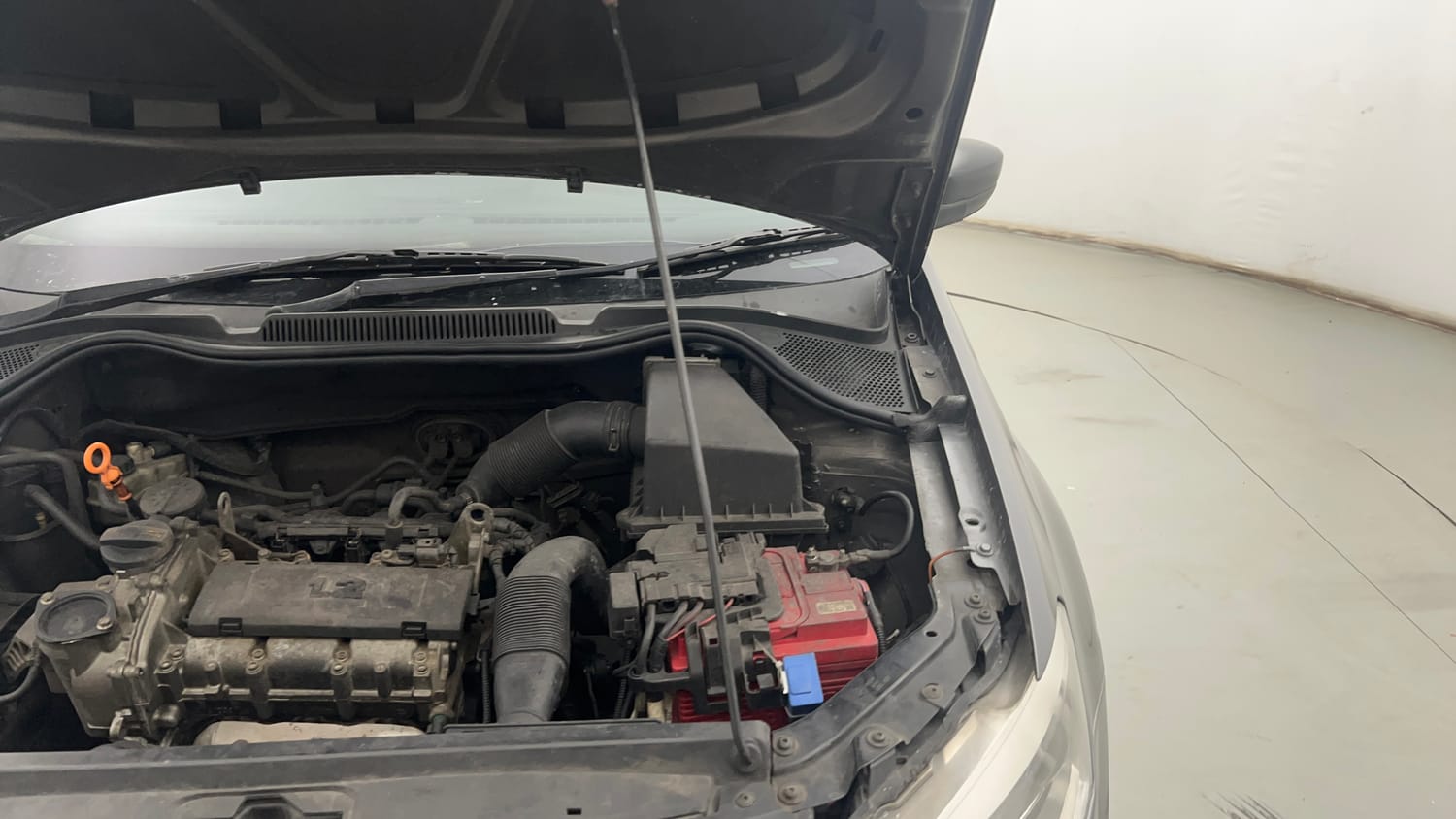 Used 2013 Volkswagen Polo Trendline 1.2L (P) Petrol Manual engine ENGINE LEFT SIDE HINGE & APRON VIEW