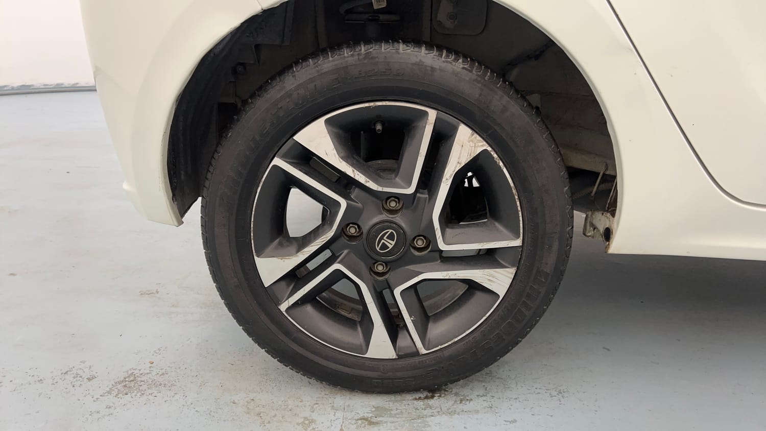 Used 2022 Tata Tiago XZ Plus Petrol Manual tyres RIGHT REAR TYRE RIM VIEW