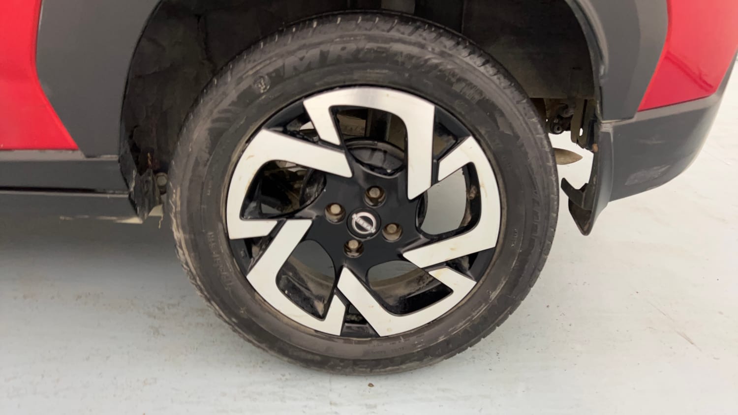 Used 2023 Nissan Magnite XV Executive Petrol Manual tyres LEFT REAR TYRE RIM VIEW