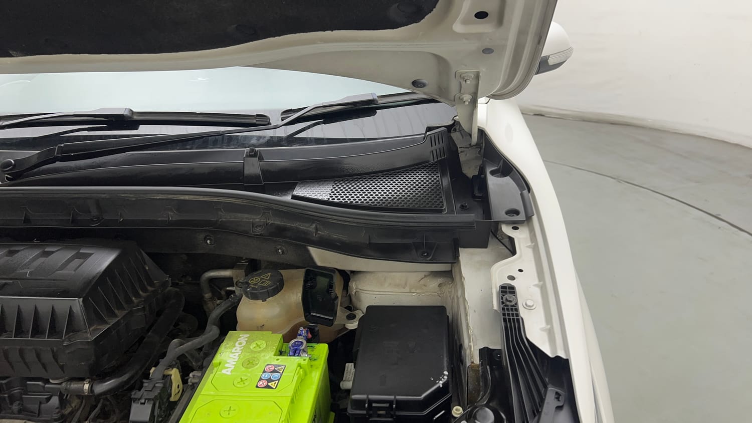 Used 2023 MG Motors Astor Super EX 1.5 MT Petrol Manual engine ENGINE LEFT SIDE HINGE & APRON VIEW