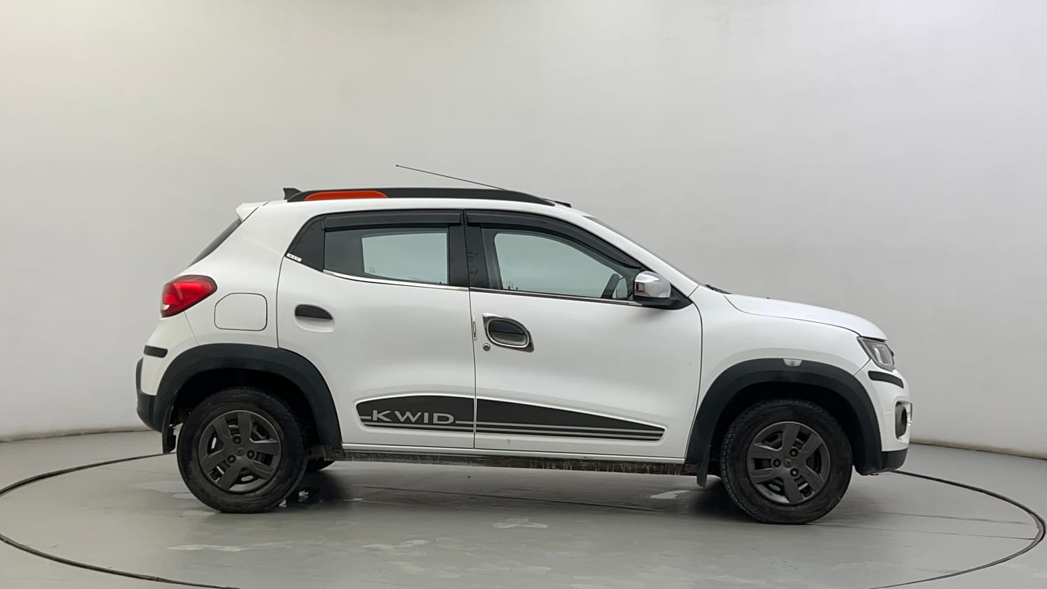 Used 2018 Renault Kwid RXT (O) 1.0 SCE Edition Petrol Manual exterior RIGHT SIDE VIEW