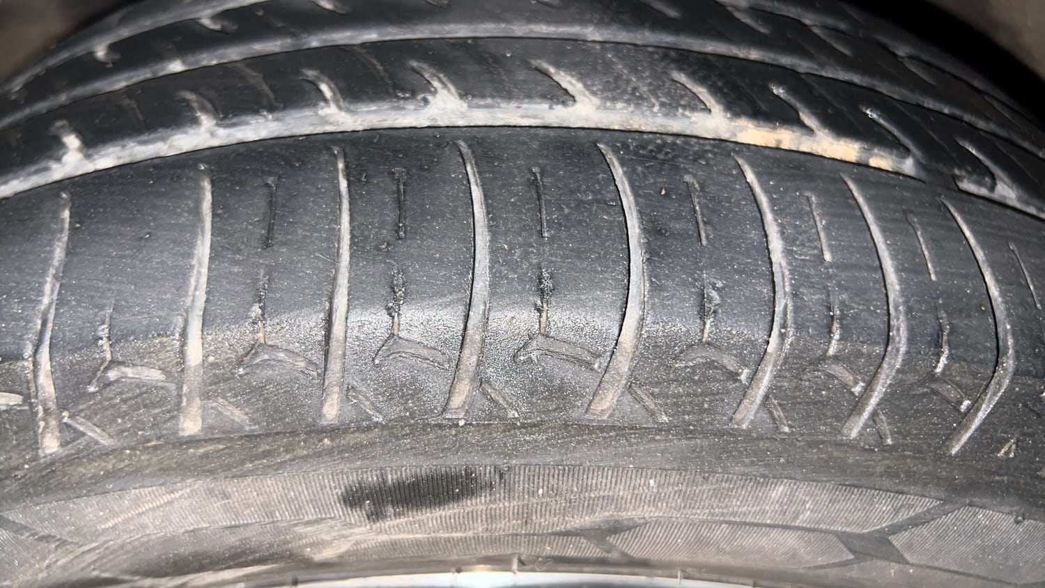 Used 2018 Maruti Suzuki Swift ZXi AMT Petrol Automatic tyres LEFT FRONT TYRE TREAD VIEW