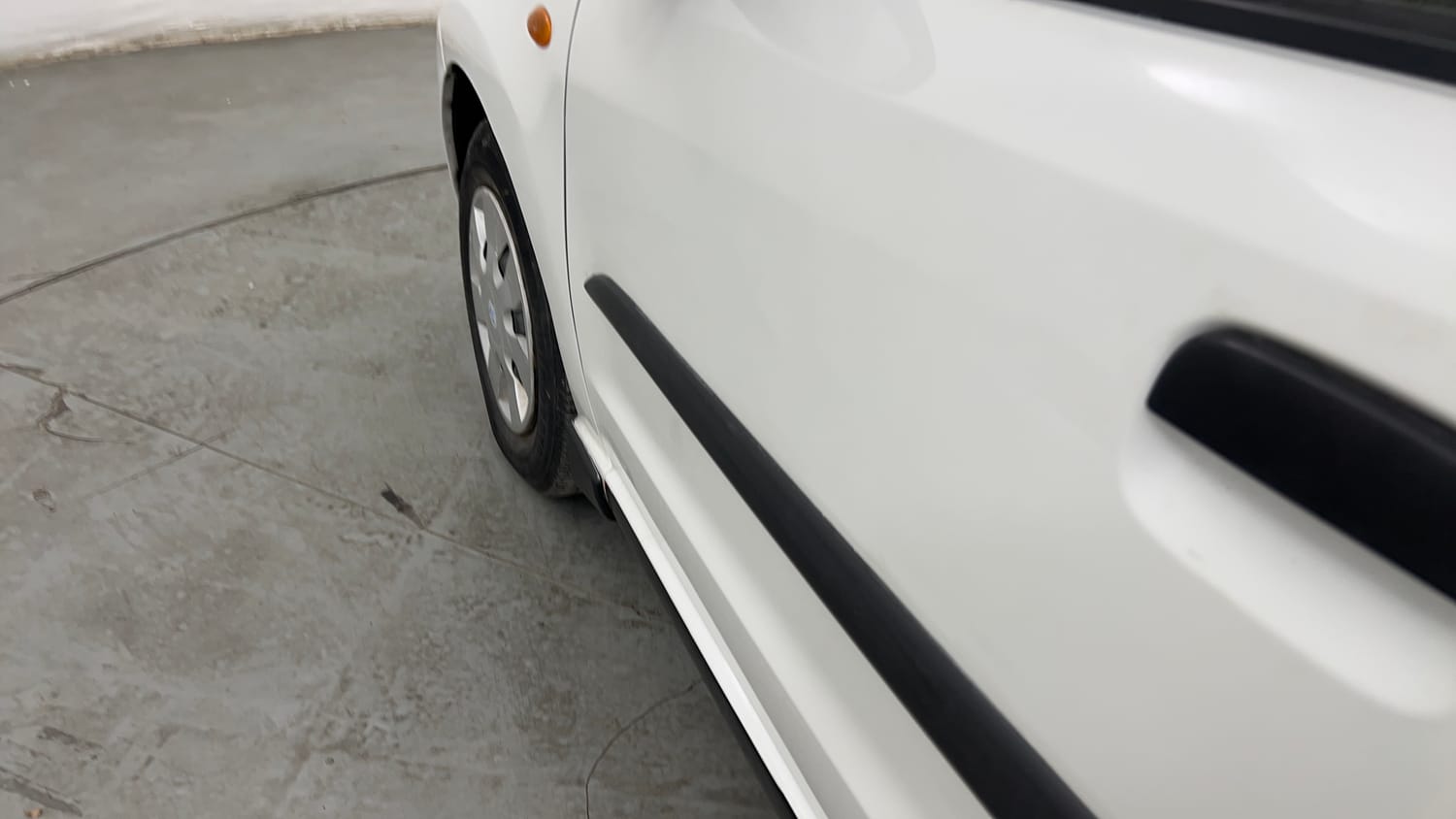 Used 2013 Maruti Suzuki A-Star VXI Petrol Manual dents MINOR SCRATCH
