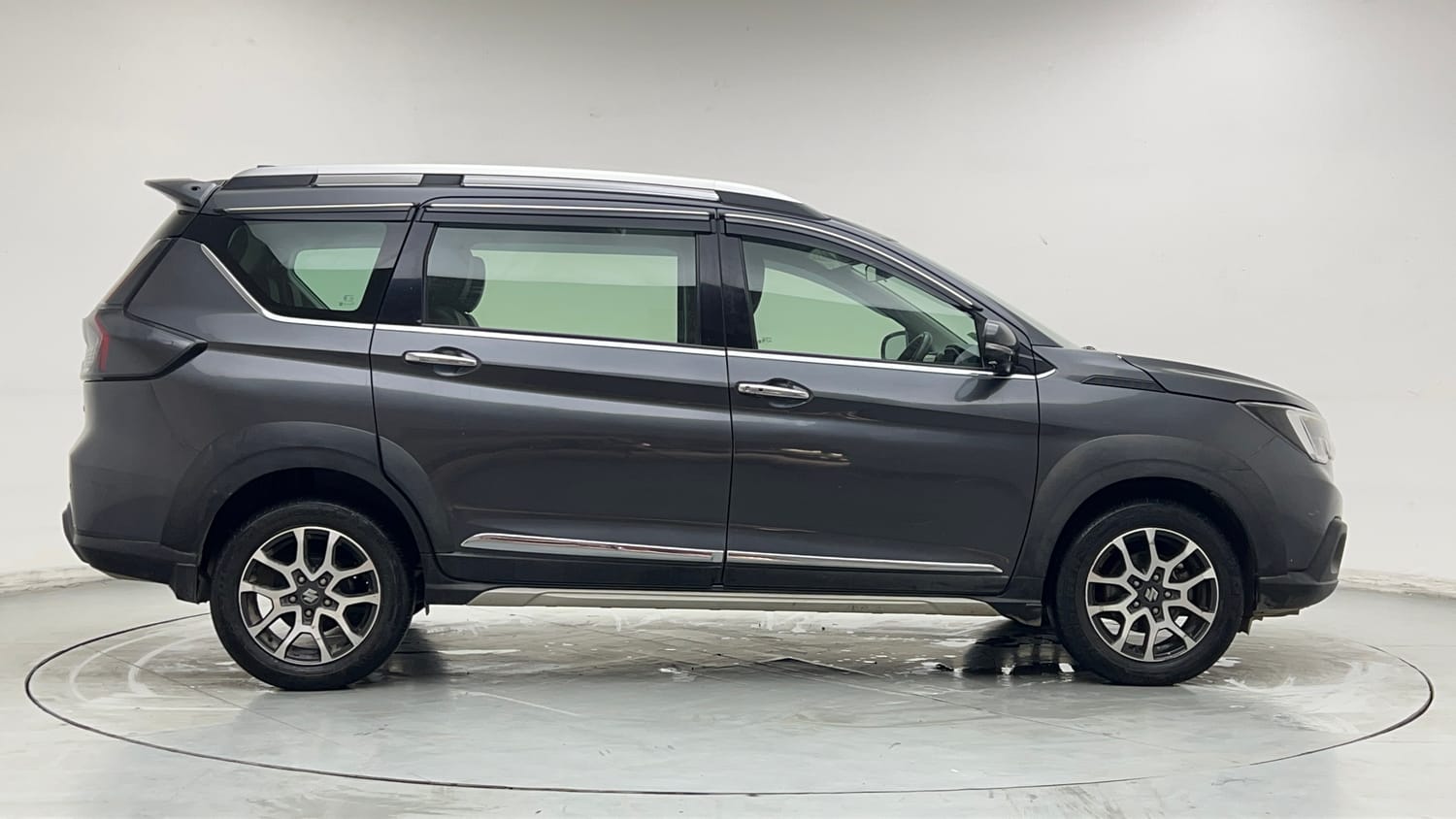 Used 2024 Maruti Suzuki XL6 Alpha AT Petrol Petrol Automatic exterior RIGHT SIDE VIEW