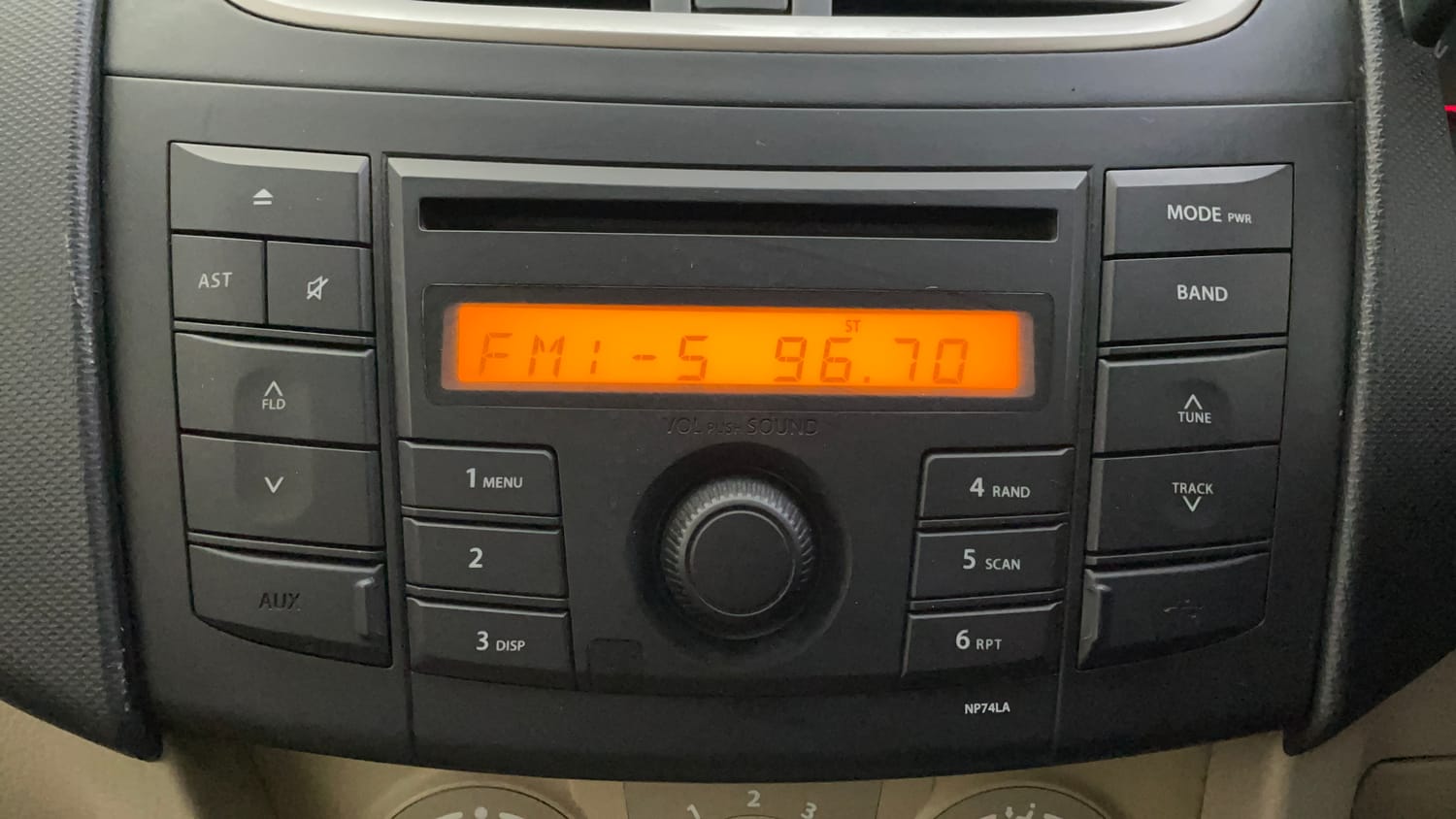 Used 2013 Maruti Suzuki Swift Dzire VXI Petrol Manual top_features Integrated (in-dash) music system