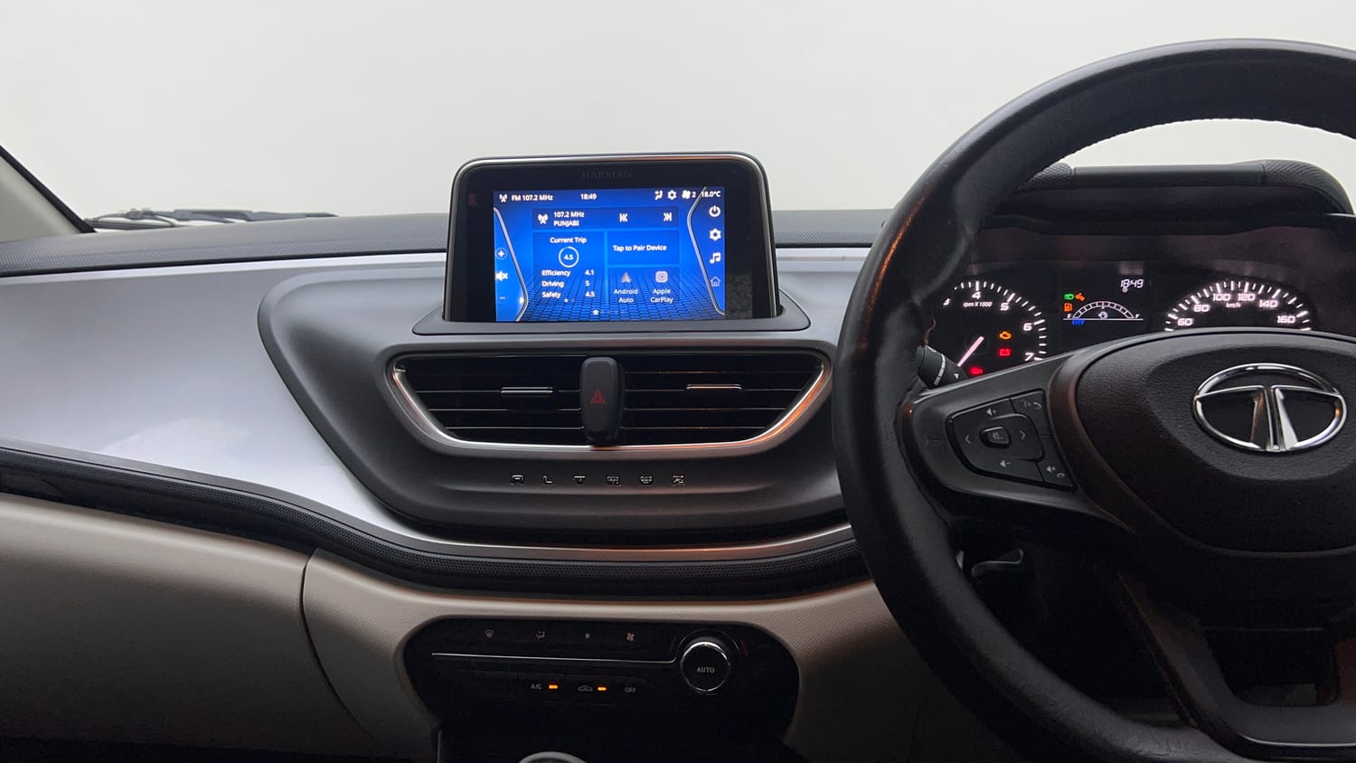 Used 2023 Tata Altroz XT 1.2 Cng(o/s fitted) Cng Manual interior MUSIC SYSTEM & AC CONTROL VIEW