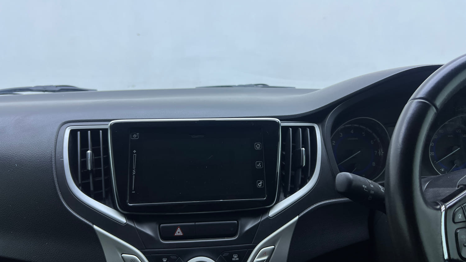 Used 2017 Maruti Suzuki Baleno Alpha 1.2 Petrol Manual top_features Touch screen infotainment system