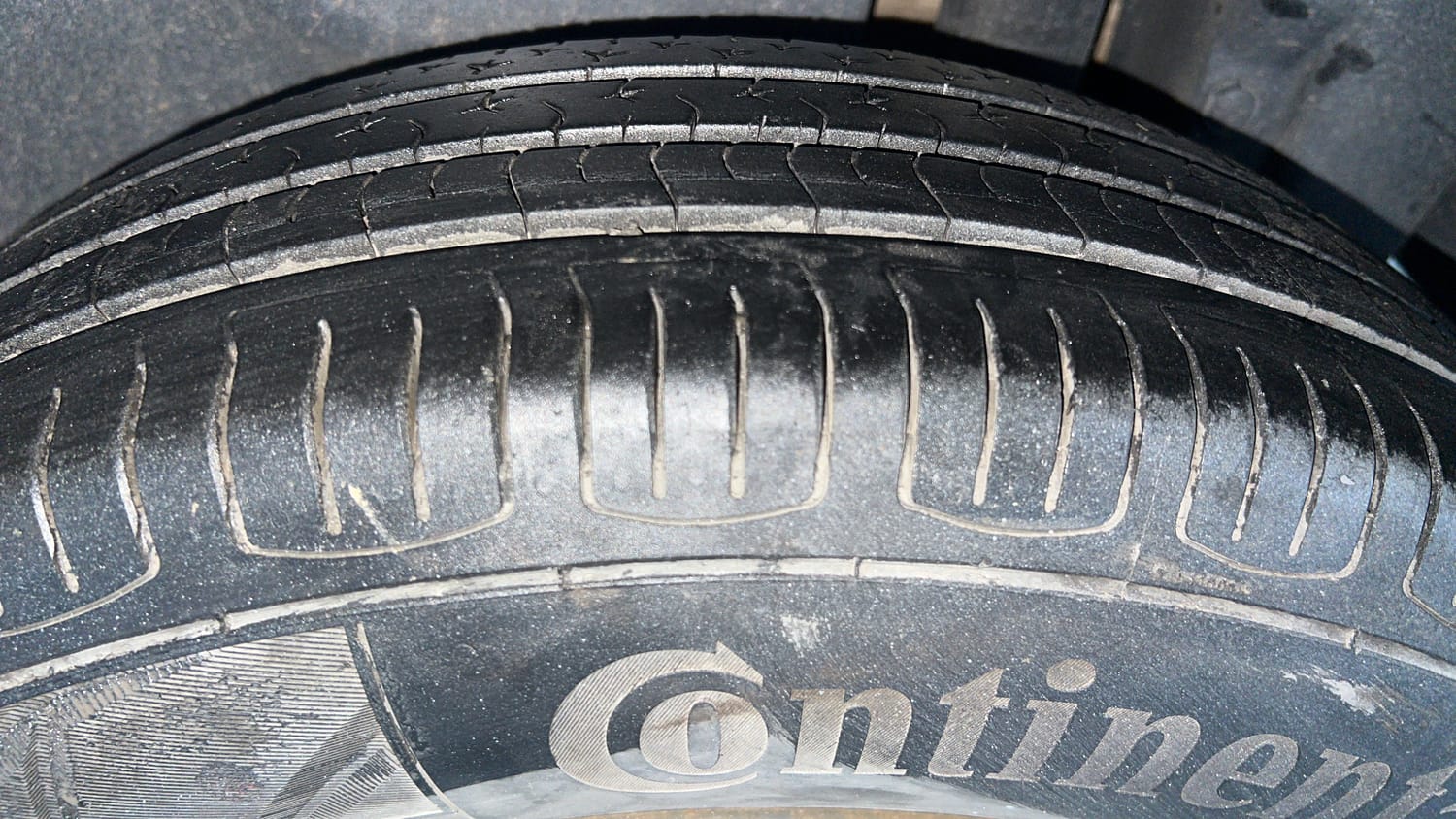 Used 2016 Maruti Suzuki Swift Dzire VXI Petrol Manual tyres LEFT REAR TYRE TREAD VIEW