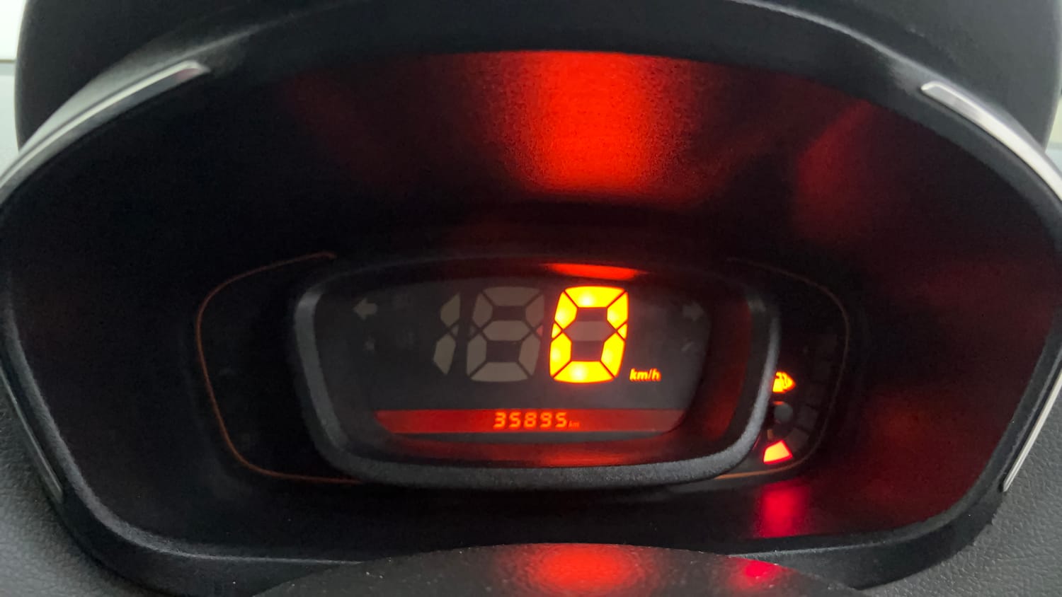 Used 2018 Renault Kwid RXT (O) 1.0 SCE Edition Petrol Manual interior CLUSTERMETER VIEW