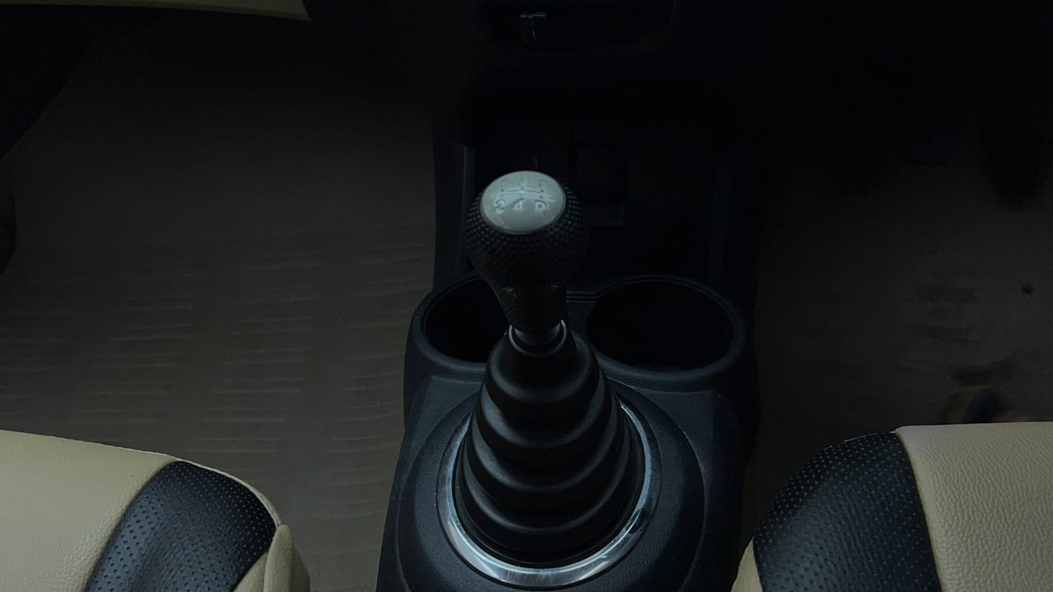 Used 2014 Honda Amaze 1.2 S i-VTEC Petrol Manual interior GEAR  KNOB VIEW