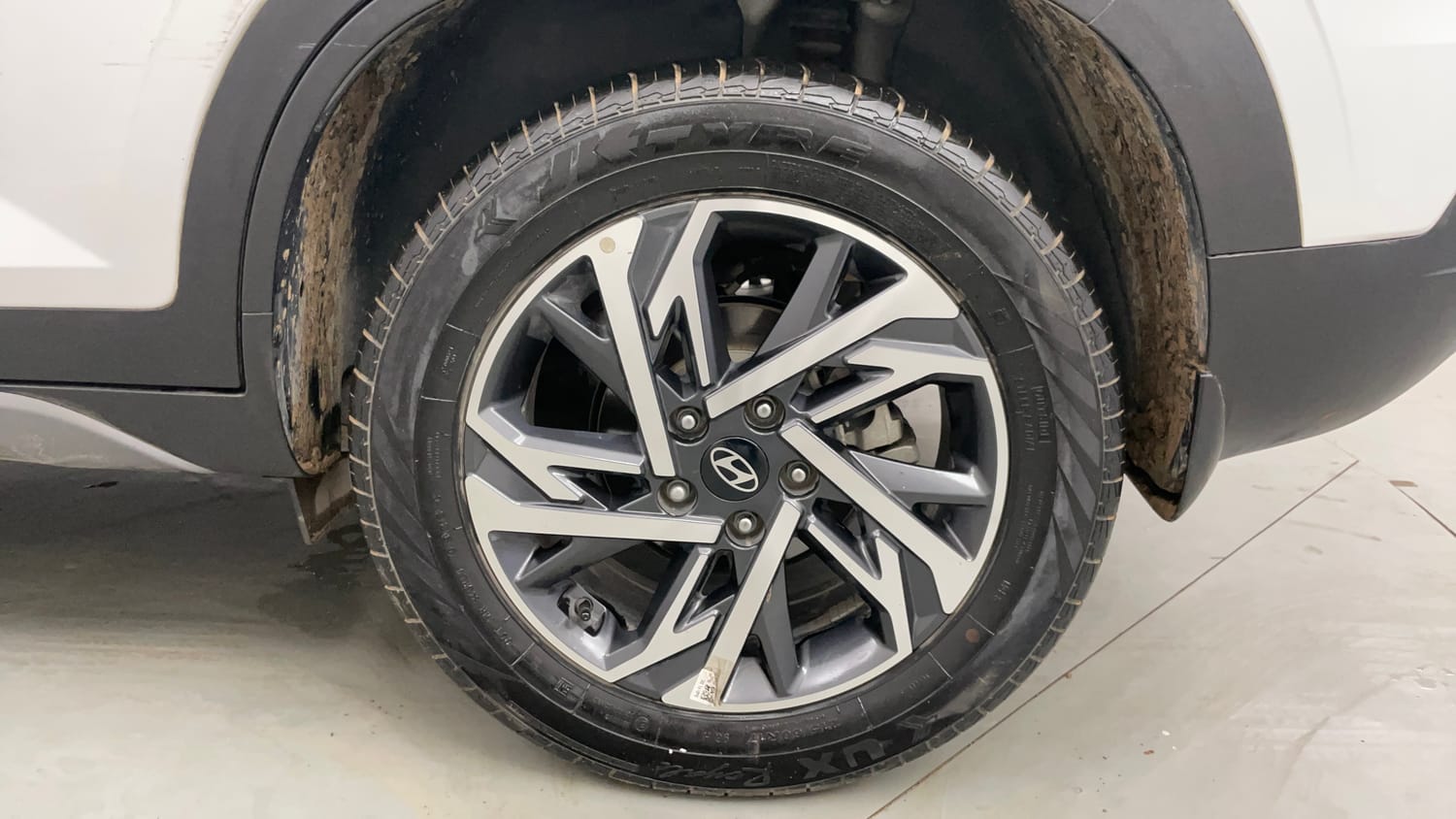 Used 2025 Hyundai Creta 1.5 MPi Petrol MT SX(O) Petrol Manual tyres LEFT REAR TYRE RIM VIEW