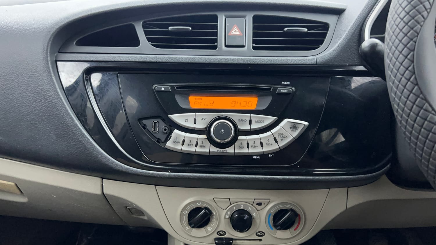 Used 2015 Maruti Suzuki Alto K10 VXi Petrol Manual interior MUSIC SYSTEM & AC CONTROL VIEW