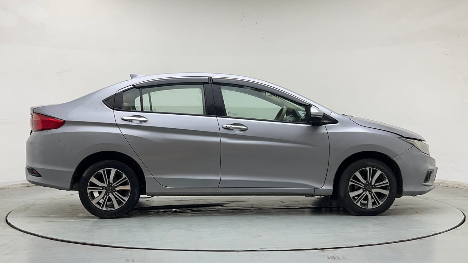 Used 2019 Honda City V CVT Petrol Petrol Automatic exterior RIGHT SIDE VIEW