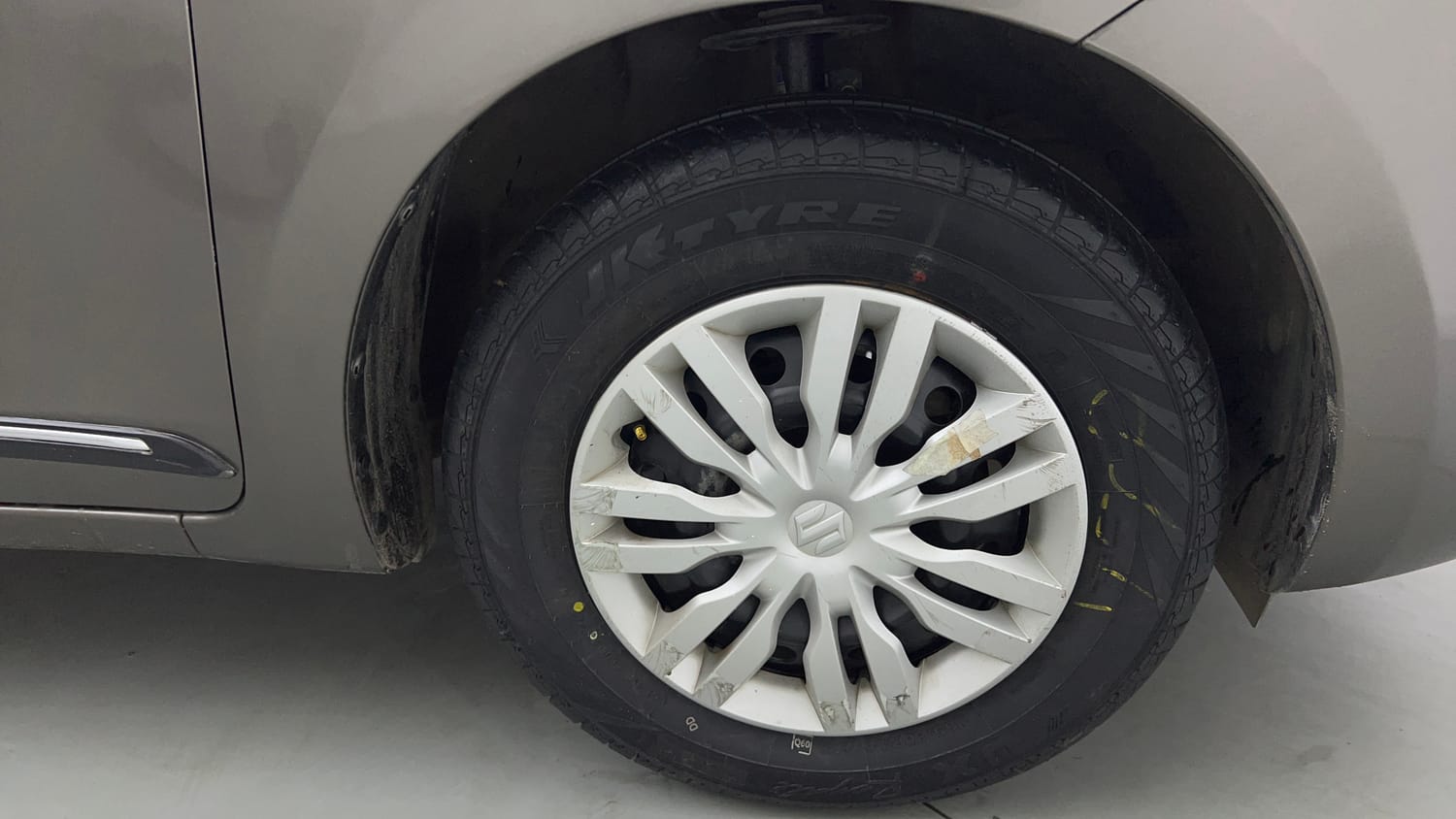 Used 2020 Maruti Suzuki Dzire VXi Petrol Manual tyres RIGHT FRONT TYRE RIM VIEW